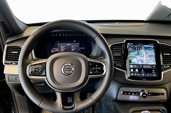 Volvo XC90 7 of 9
