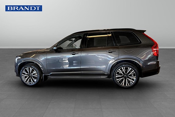 Volvo XC90 3 of 9