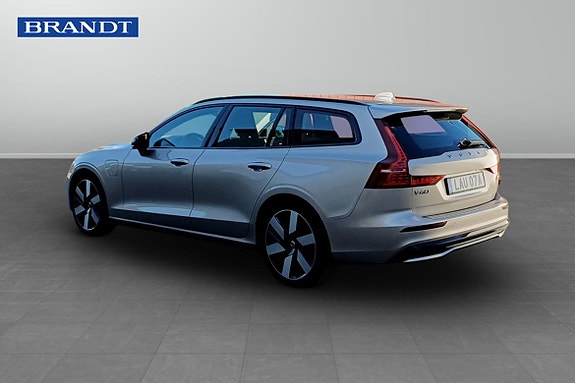 Volvo V60 2 of 5