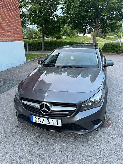 Mercedes-Benz CLA200 2 of 5
