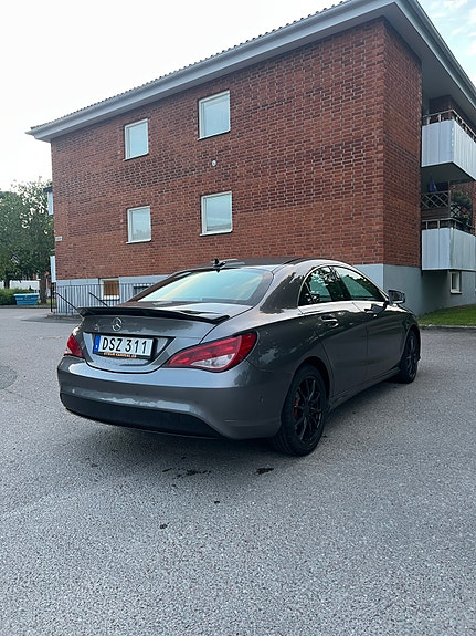 Mercedes-Benz CLA200 3 of 5