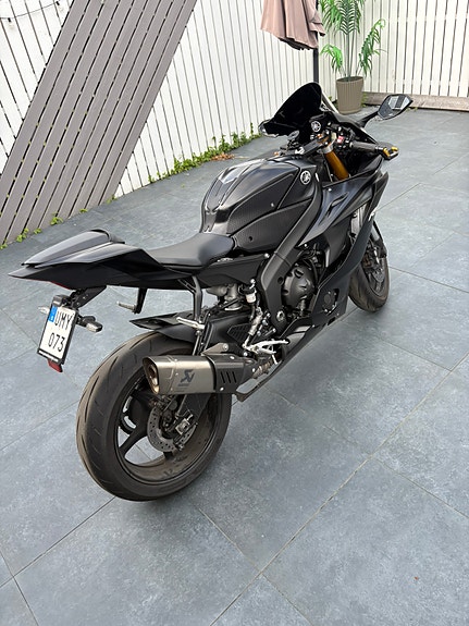 Yamaha YZF-R6 3 of 5