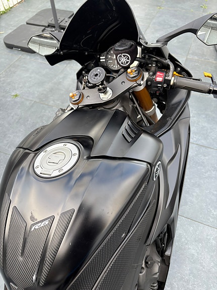 Yamaha YZF-R6 4 of 5