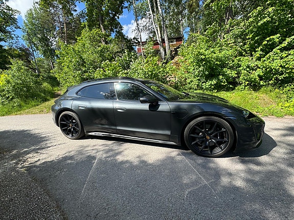 Porsche Taycan GTS 2 of 3