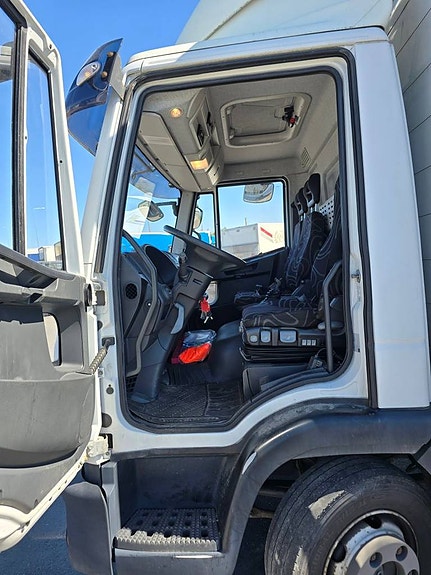 Iveco Eurocargo 75 E16 9 of 12