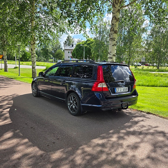 Volvo V70 3 of 5
