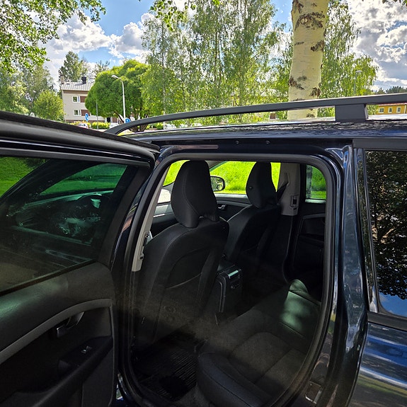 Volvo V70 4 of 5