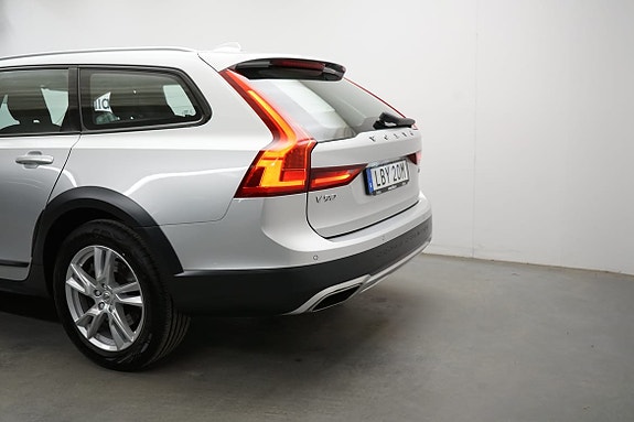 Volvo V90 Cross Country 3 of 5
