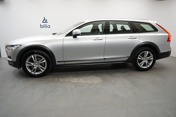 Volvo V90 Cross Country 2 of 5