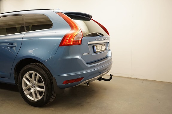 Volvo XC60 3 of 17