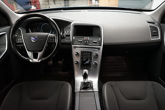 Volvo XC60 5 of 17