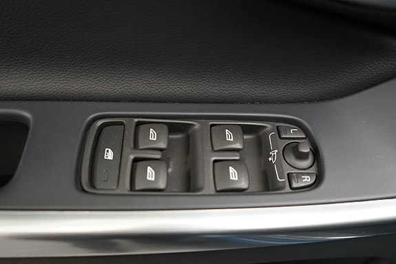 Volvo XC60 11 of 17
