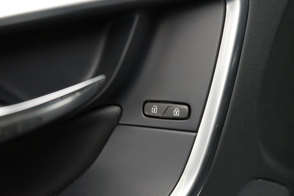 Volvo XC60 12 of 17