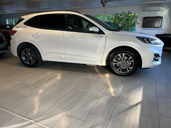 Ford Kuga 2 of 5