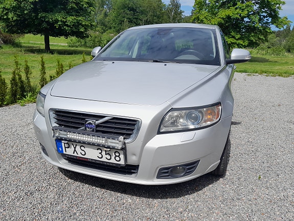 Volvo V50 2 of 5