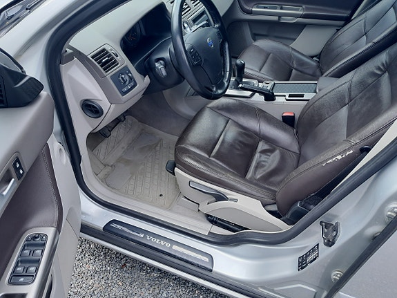 Volvo V50 4 of 5