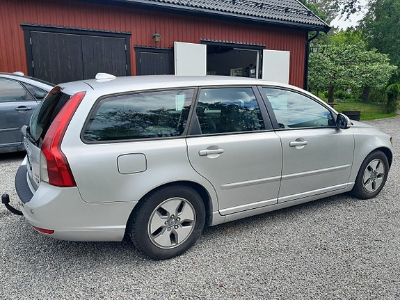 Volvo V50 3 of 5
