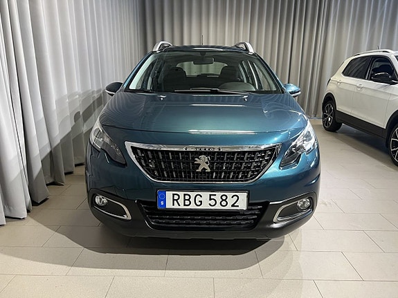 Peugeot 2008 2 of 5