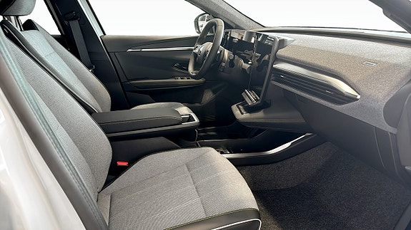 Renault Scenic E-Tech 3 of 5