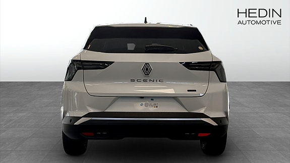 Renault Scenic E-Tech 7 of 12