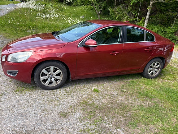 Volvo S60 2 of 12