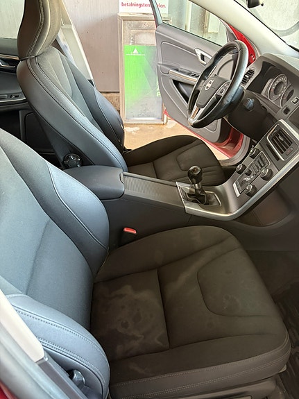 Volvo S60 8 of 12