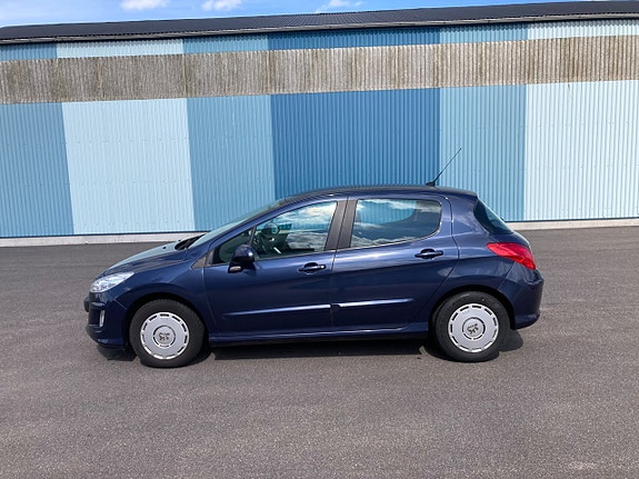 Peugeot 308 2 of 5