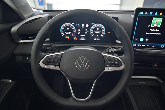 Volkswagen T-Roc 13 of 26