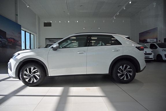 Volkswagen T-Roc 7 of 26