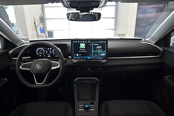 Volkswagen T-Roc 12 of 26