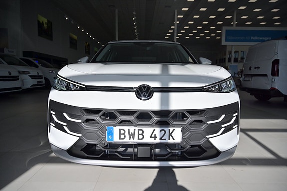 Volkswagen T-Roc 3 of 26