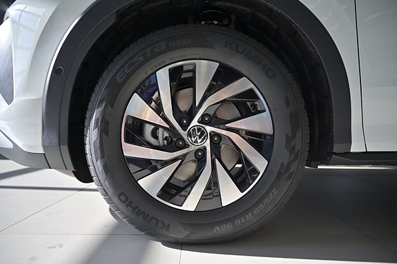 Volkswagen T-Roc 11 of 26