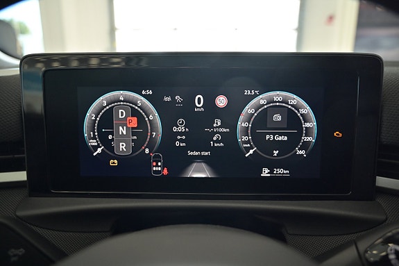 Volkswagen T-Roc 14 of 26