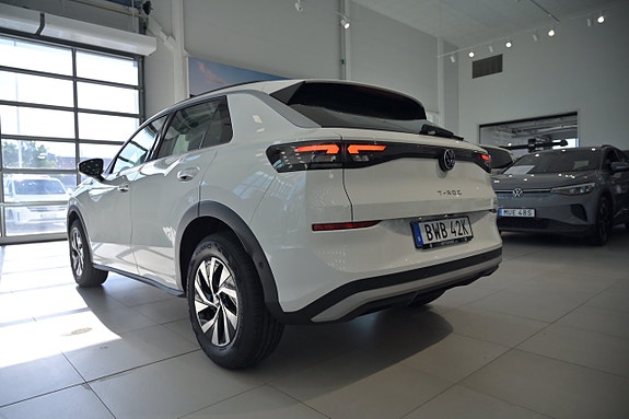 Volkswagen T-Roc 8 of 26