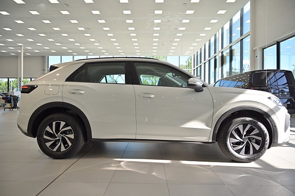 Volkswagen T-Roc 6 of 26