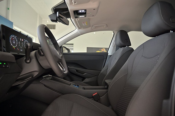 Volkswagen T-Roc 21 of 26