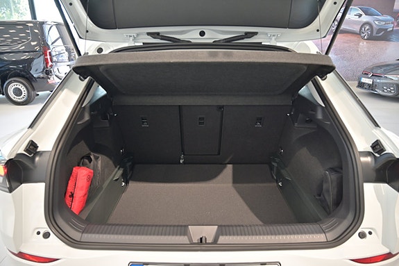 Volkswagen T-Roc 26 of 26