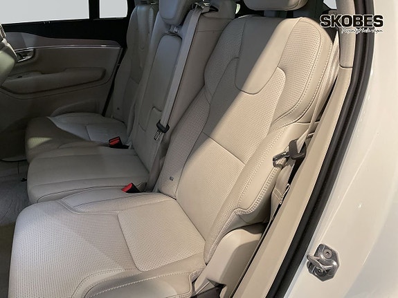 Volvo XC90 8 of 15
