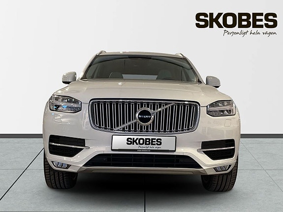 Volvo XC90 2 of 5