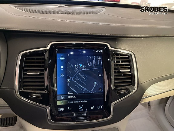Volvo XC90 13 of 15