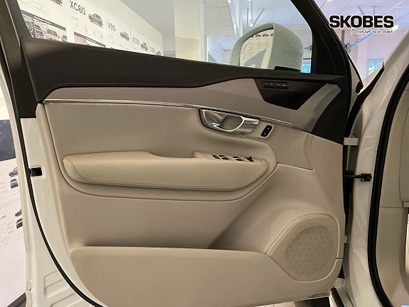 Volvo XC90 14 of 15