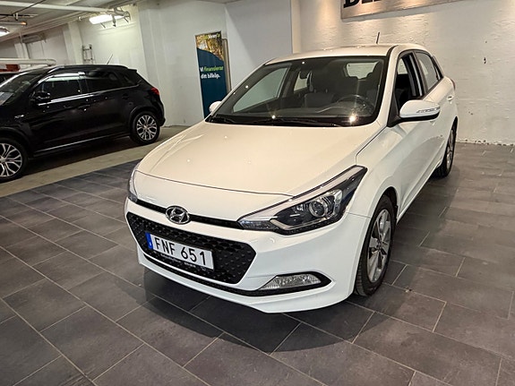 Hyundai i20 2 of 5