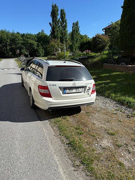 Mercedes-Benz C180 2 of 5