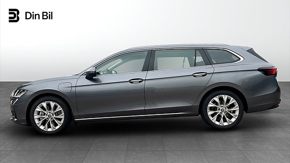 Skoda Superb 2 of 5