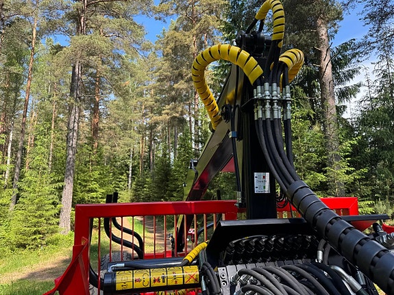 Färdigbyggd | KTS Huggarvagn 8,5 ton med 6,4 m-kran 3 of 9
