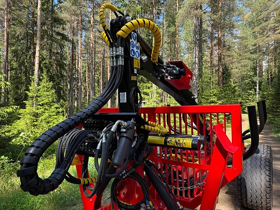 Färdigbyggd | KTS Huggarvagn 8,5 ton med 6,4 m-kran 2 of 9