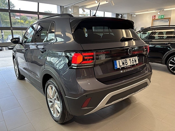 Volkswagen T-Cross 6 of 17