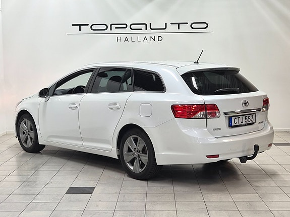 Toyota Avensis 4 of 5