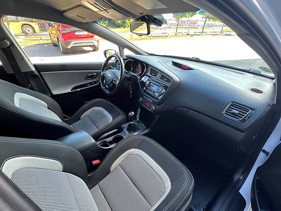 Kia Ceed 12 of 24