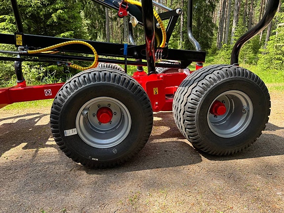 Färdigbyggd | KTS Huggarvagn 10,0 ton med 7,5 m-kran 6 of 9